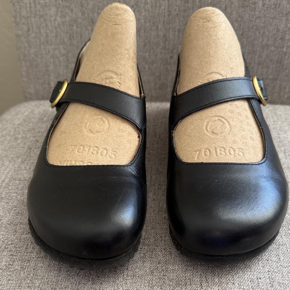 Birkenstock Tracy Black Mary Jane with Gold Buckle - size 40 regular fit/U.S. 9